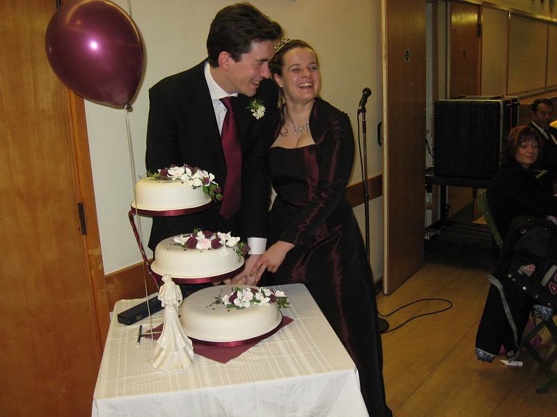 Cutting the wedding cake